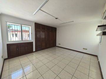 Casa de 3 Recámaras en  Fracc. Monterreal excelente ubicación