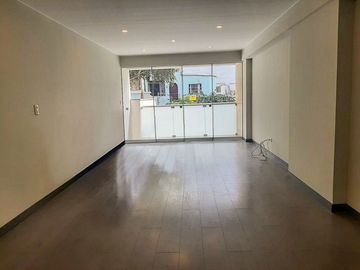 SE VENDE EXCLUSIVO DEPARTAMENTO EN PRIMER PISO MIRAFLORES