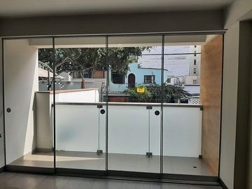 SE VENDE EXCLUSIVO DEPARTAMENTO EN PRIMER PISO MIRAFLORES
