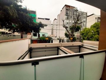 SE VENDE EXCLUSIVO DEPARTAMENTO EN PRIMER PISO MIRAFLORES