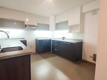 SE VENDE EXCLUSIVO DEPARTAMENTO EN PRIMER PISO MIRAFLORES