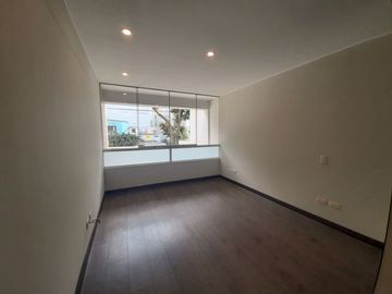 SE VENDE EXCLUSIVO DEPARTAMENTO EN PRIMER PISO MIRAFLORES