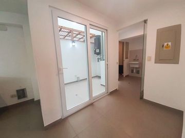 SE VENDE EXCLUSIVO DEPARTAMENTO EN PRIMER PISO MIRAFLORES