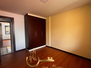Casas de Venta en Cuenca Casa Comercial sector Empresa Electrica, cerca del Totoracocha