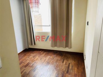 Se Vende Departamento En Urb La Almudena En San Luis Limite Con San Borja S/. 451,250.00 - $ 125,000.00