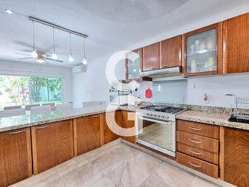 Departamento en Venta en Cancún en Res. Lagos del Sol Xik Nal con 3 Recámaras