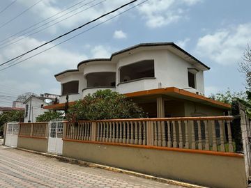 Casa en venta en el centro de Nautla, Veracruz cerca del mar