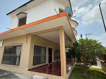 Casa en venta en el centro de Nautla, Veracruz cerca del mar