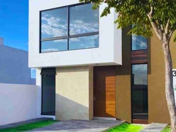 CASA EN VENTA RECAMARA EN PLANTA BAJA, JARDIN GRANDE.