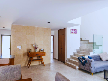 CASA EN VENTA RECAMARA EN PLANTA BAJA, JARDIN GRANDE.