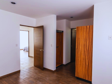 CASA EN VENTA RECAMARA EN PLANTA BAJA, JARDIN GRANDE.