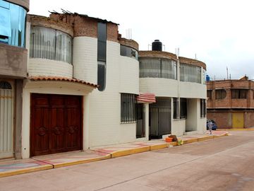 ✅📍Los Keñuales - Esquina Se VENDE Casa 2 Pisos