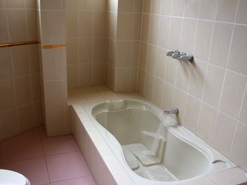✅📍Los Keñuales - Esquina Se VENDE Casa 2 Pisos