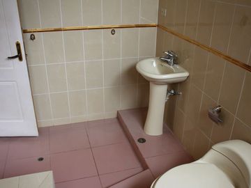 ✅📍Los Keñuales - Esquina Se VENDE Casa 2 Pisos