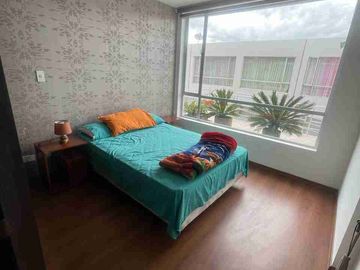 Se vende Duplex/ Armenia 1/ 3 dormitorios Valle de los Chillos