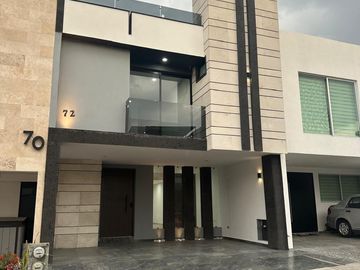 Casa en venta en La Antigua Cementera  blvd 15 de mayo y hermanos Serdán