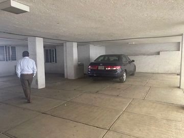 En RENTA edificio sobre avenida comercial en Cuernavaca, Morelos.
