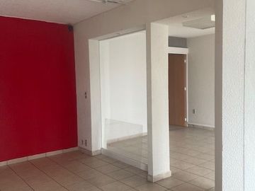 En RENTA edificio sobre avenida comercial en Cuernavaca, Morelos.