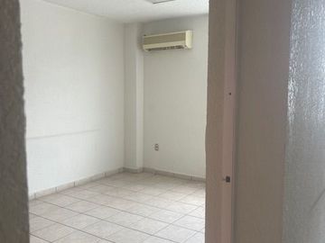 En RENTA edificio sobre avenida comercial en Cuernavaca, Morelos.
