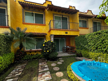 Espectacular Casa Ubicada En Residencial Exclusivo, En Xochitepec, Morelos