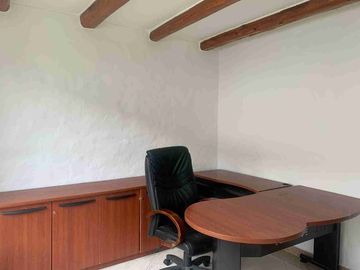 Se Vende / Casa Esquinera/ en Urbanizacion Privada con piscina/Conocoto
