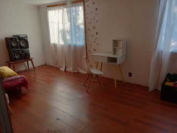 Casa en Pdte Riesco con Av Central en Maipú.