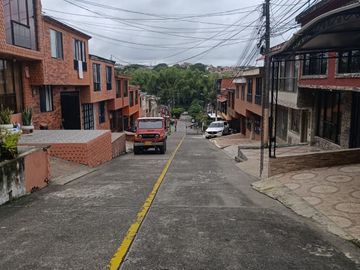 Venta casa dos niveles más Apartaestudio Sector Terranova-Pereira