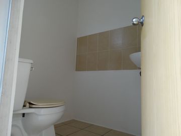 CASA EN FRACCIONAMIENTO COLINAS DE XOCHITEPEC EN MORELOS