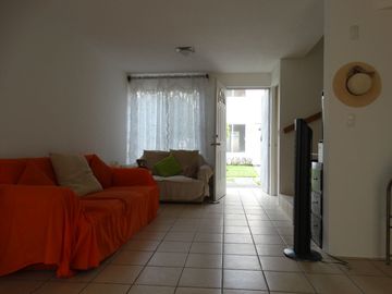 CASA EN FRACCIONAMIENTO COLINAS DE XOCHITEPEC EN MORELOS