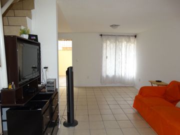 CASA EN FRACCIONAMIENTO COLINAS DE XOCHITEPEC EN MORELOS