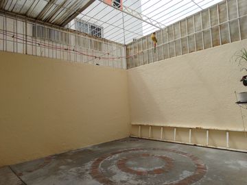 CASA EN FRACCIONAMIENTO COLINAS DE XOCHITEPEC EN MORELOS