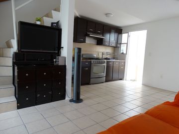 CASA EN FRACCIONAMIENTO COLINAS DE XOCHITEPEC EN MORELOS