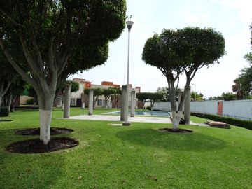 CASA EN FRACCIONAMIENTO COLINAS DE XOCHITEPEC EN MORELOS