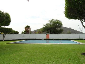 CASA EN FRACCIONAMIENTO COLINAS DE XOCHITEPEC EN MORELOS