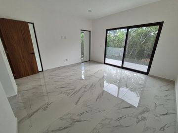 Casa Nueva Doble Altura en Vía Cumbres!