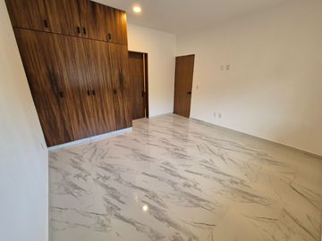 Casa Nueva Doble Altura en Vía Cumbres!