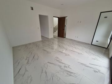 Casa Nueva Doble Altura en Vía Cumbres!