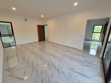 Casa Nueva Doble Altura en Vía Cumbres!