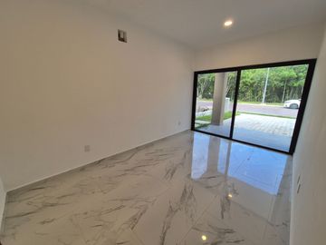 Casa Nueva Doble Altura en Vía Cumbres!