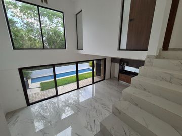 Casa Nueva Doble Altura en Vía Cumbres!