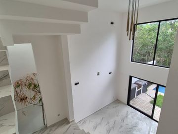 Casa Nueva Doble Altura en Vía Cumbres!