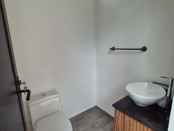 Casa Nueva Doble Altura en Vía Cumbres!