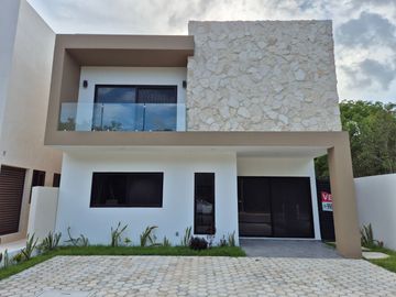 Casa Nueva Doble Altura en Vía Cumbres!