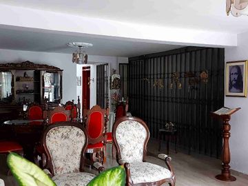 En venta casa bifamiliar barrio el cadillal