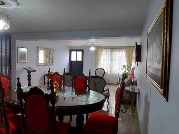 En venta casa bifamiliar barrio el cadillal