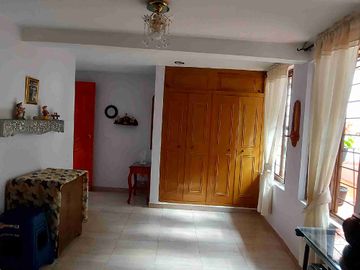En venta casa bifamiliar barrio el cadillal