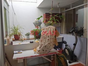 Venta de Casa de 3 Pisos en Ventanilla