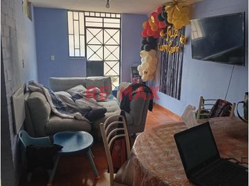 Venta de Casa de 3 Pisos en Ventanilla