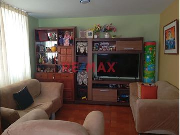 Venta de Casa de 3 Pisos en Ventanilla