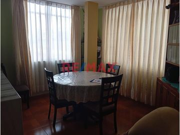 Venta de Casa de 3 Pisos en Ventanilla